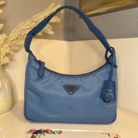 🎀 Prada
Re-Edition 2000 mini bag - Picture 3 of 17